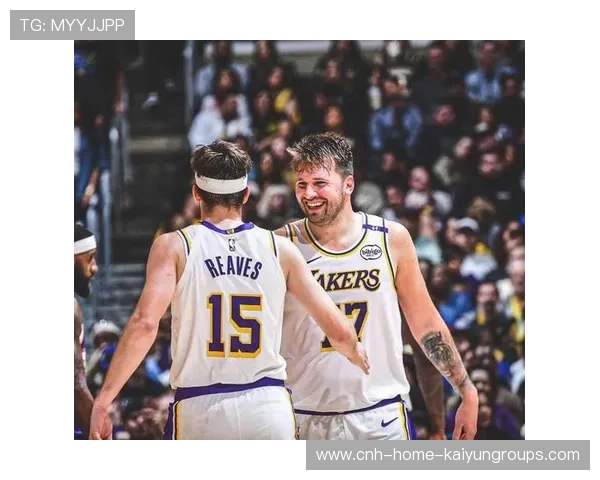 东契奇赛后承诺兑现,里夫斯主动担责引发球队信任危机 东契奇赛后承诺兑现,里夫斯主动担责引发球队信任危机