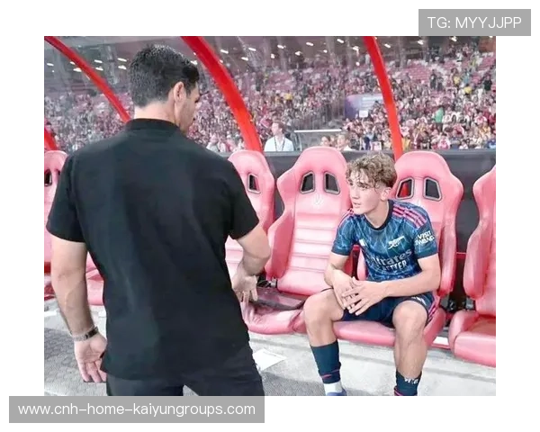 曼联青训新星道曼：年仅15岁却在欧冠舞台上崭露头角！，曼联球员通道