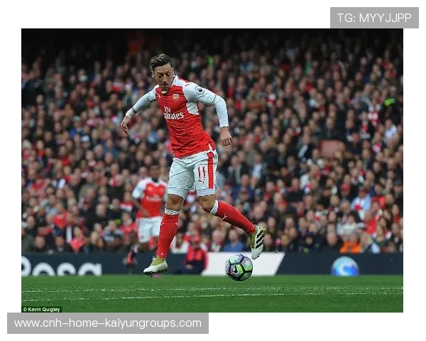 前锋回撤拿球拉动两翼：用空间调动胜负的战术美学与商业落地